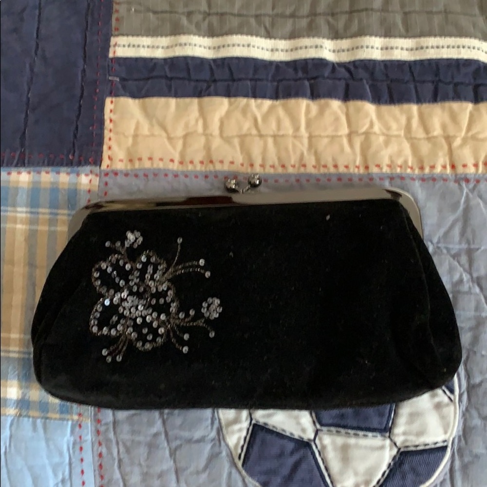 Black express clutch